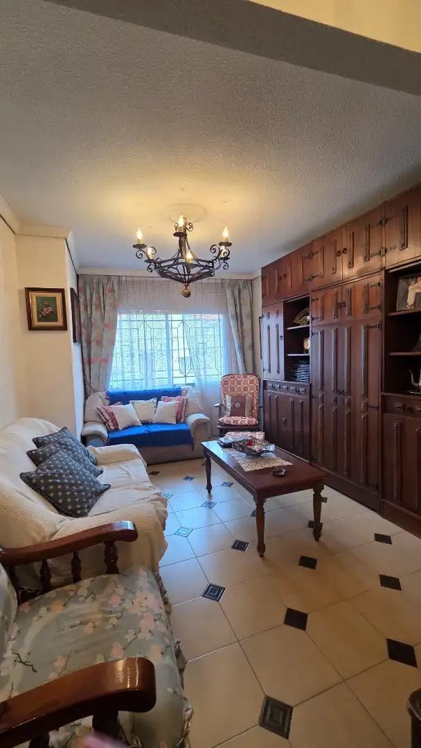 Casa adosada en venta en Plaza de la Iglesia, 3, El Casar de Escalona Sala de estar de Casa adosada en venta en El Casar de Escalona con Calefacción, Jardín privado y Terraza