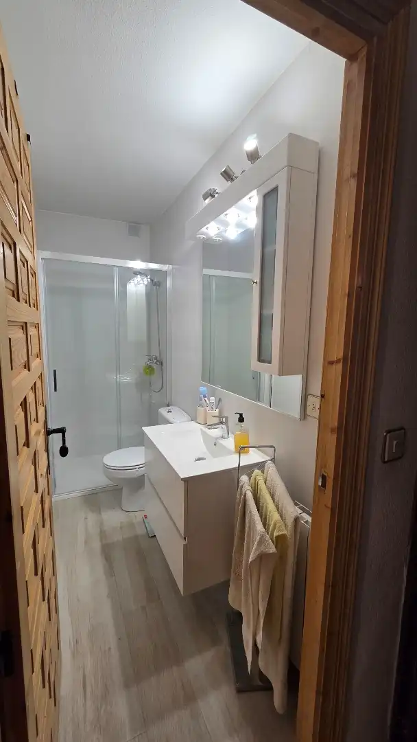 Casa adosada en venta en Plaza de la Iglesia, 3, El Casar de Escalona Baño de Casa adosada en venta en El Casar de Escalona con Calefacción, Jardín privado y Terraza