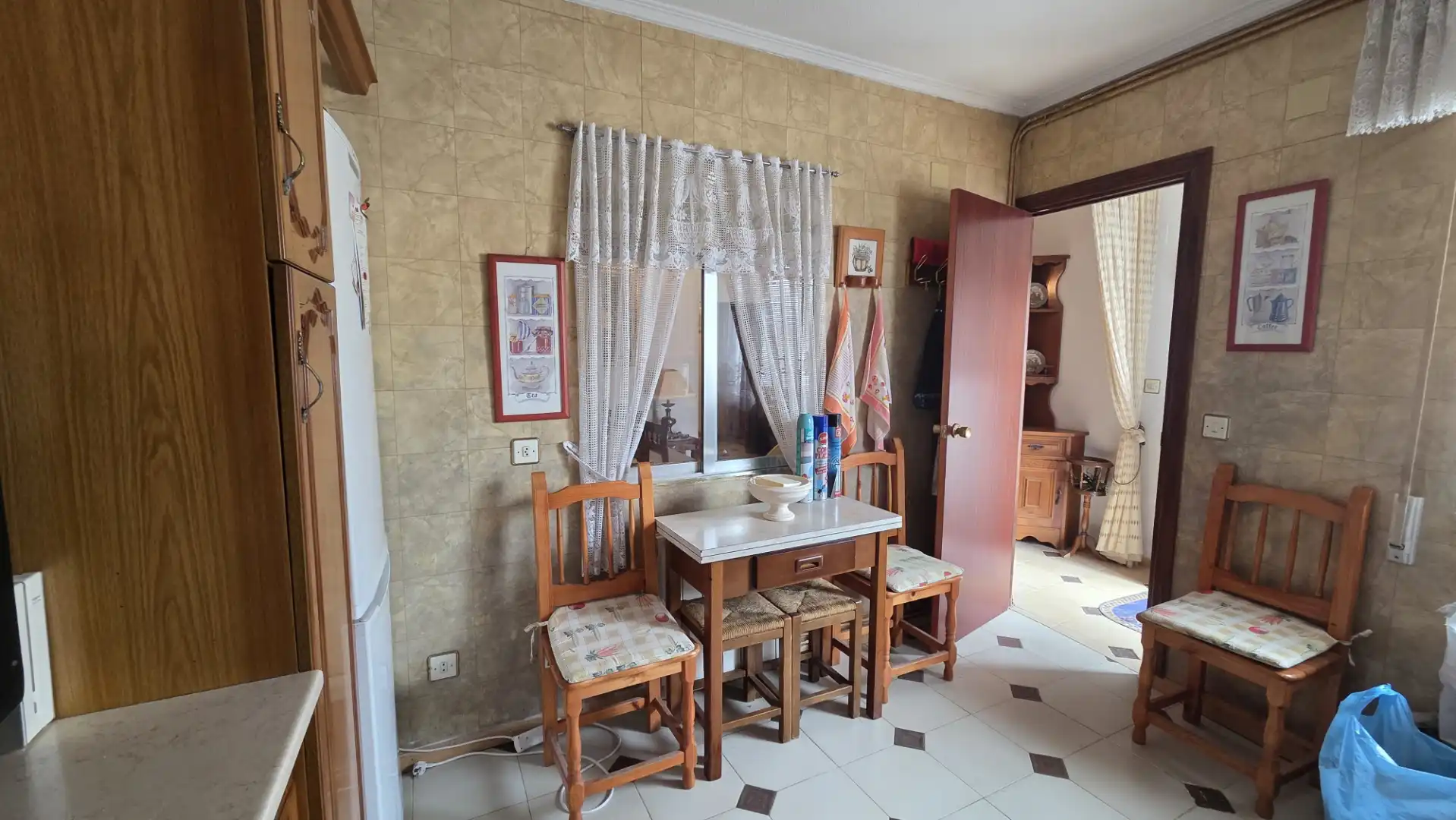 Casa adosada en venta en Plaza de la Iglesia, 3, El Casar de Escalona Cocina de Casa adosada en venta en El Casar de Escalona con Calefacción, Jardín privado y Terraza