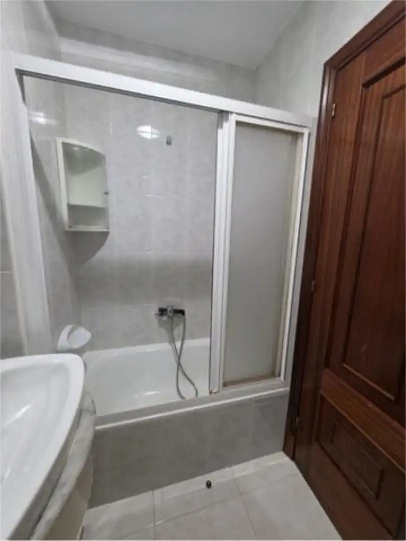 Flat for rent in Santa Uxía de Ribeira Bathroom of Flat for rent in Ribeira with Heating, Terrace and Furnished