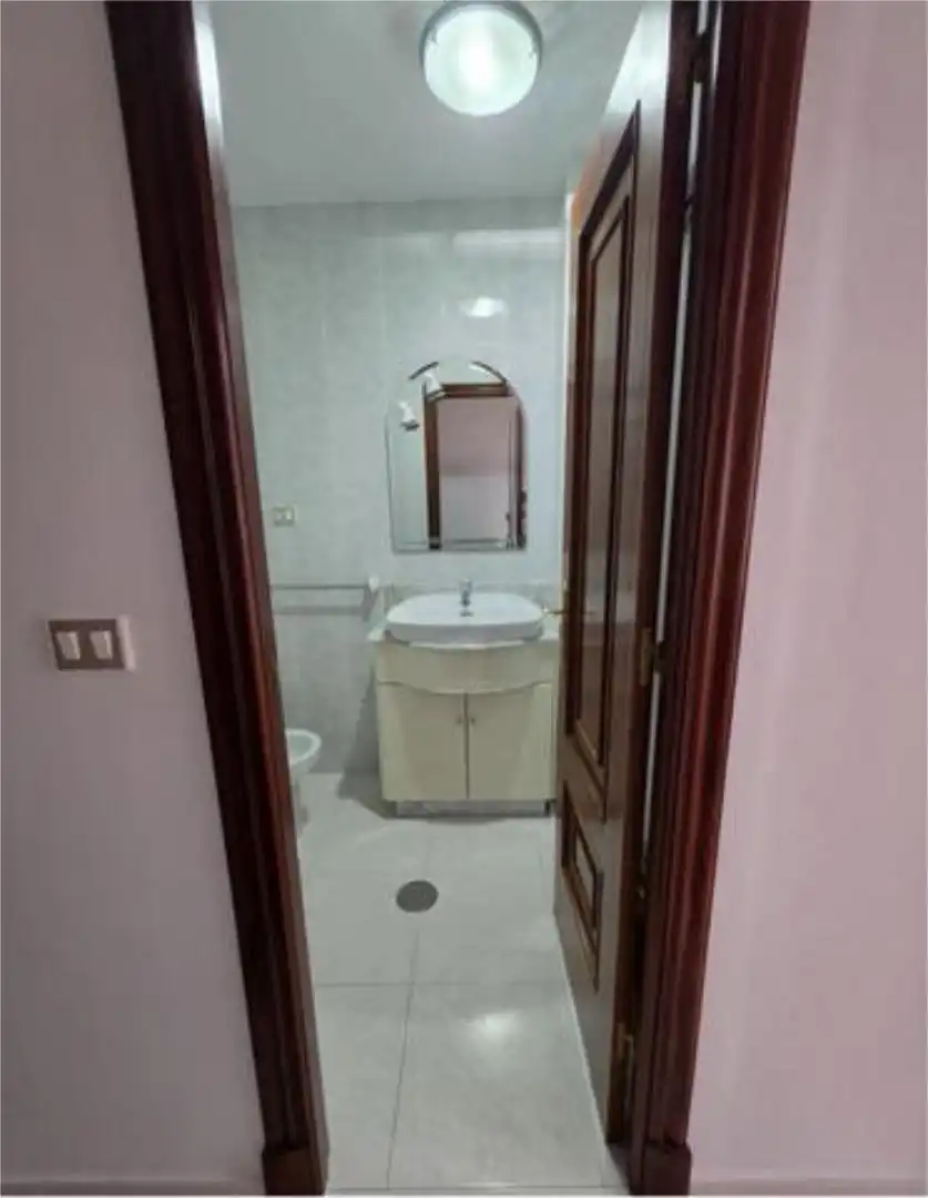 Flat for rent in Santa Uxía de Ribeira Bathroom of Flat for rent in Ribeira with Heating, Terrace and Furnished