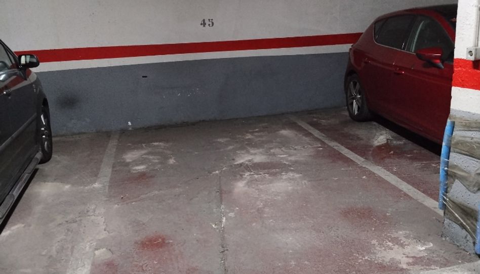 Garaje de alquiler en Carrer de Torí, 5, La Salut, Badalona - imagen 1 Foto 1 de Garaje de alquiler en Carrer de Torí, 5, La Salut, Badalona