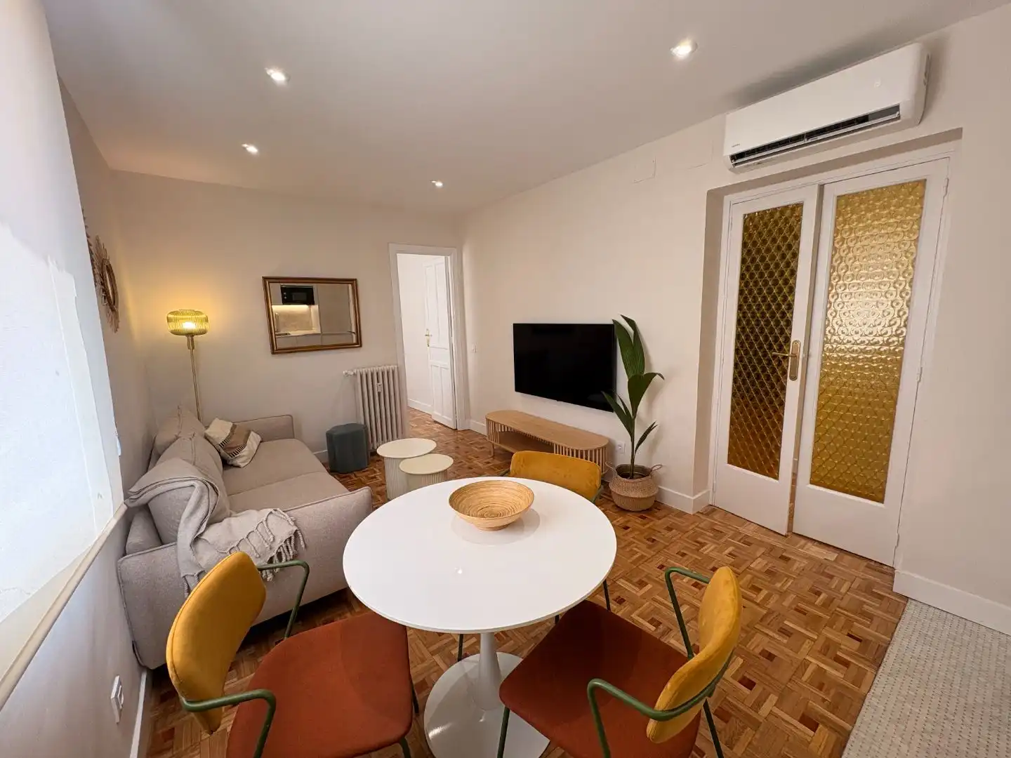 Wohnung zur Miete in Calle de Lombía, 8, Goya Wohnzimmer von Wohnung zur Miete in Madrid Capital mit Klimaanlage