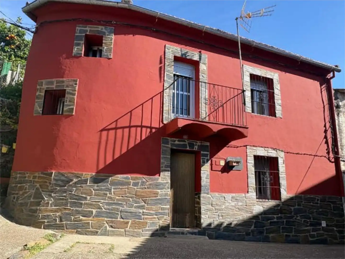 Casa o xalet en venda a Caminomorisco Vista exterior de Casa o xalet en venda en Caminomorisco amb Moblat