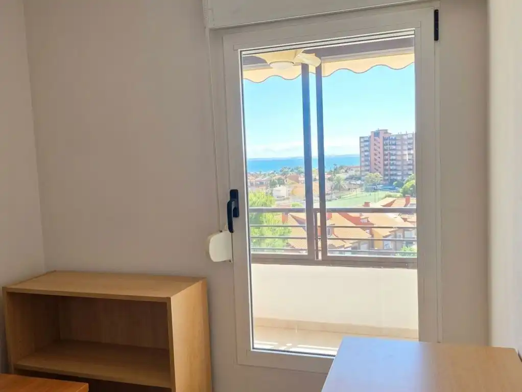 Pis en venda a Carrer Trident, 17, Cabo de las Huertas Dormitori de Pis en venda en Alicante / Alacant amb Aire condicionat, Terrassa i Piscina