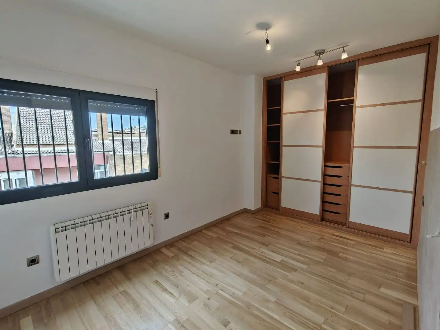 Piso en venta en Calle el Purche, 10, Genil Habitación de Piso en venta en Granada Capital con Aire acondicionado, Terraza y Balcón