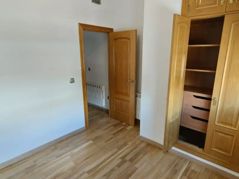 Piso en venta en Calle el Purche, 10, Genil Habitación de Piso en venta en Granada Capital con Aire acondicionado, Terraza y Balcón