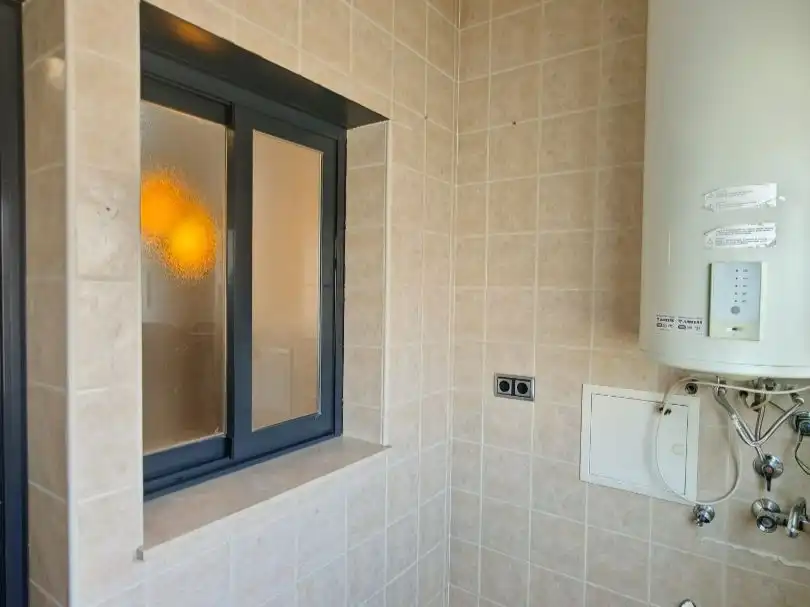 Piso en venta en Calle el Purche, 10, Genil Baño de Piso en venta en Granada Capital con Aire acondicionado, Terraza y Balcón