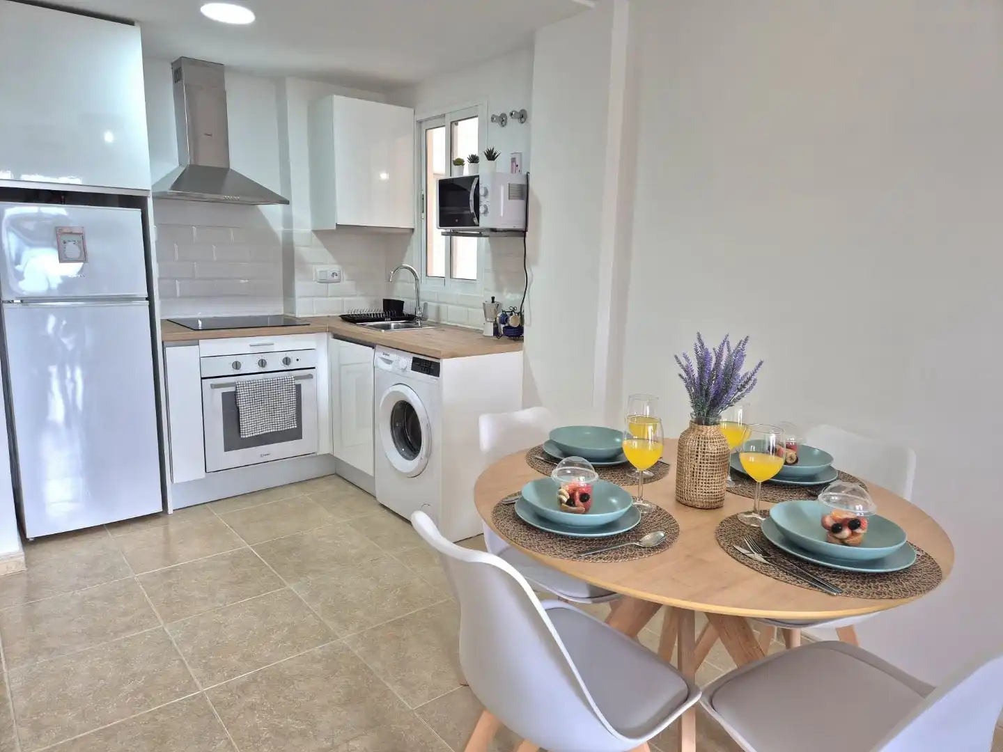 Apartament en venda a Carrer d'Oriola, 118, Pueblo Acantilado - Lanuza Cuina de Apartament en venda en El Campello amb Terrassa, Traster i Piscina