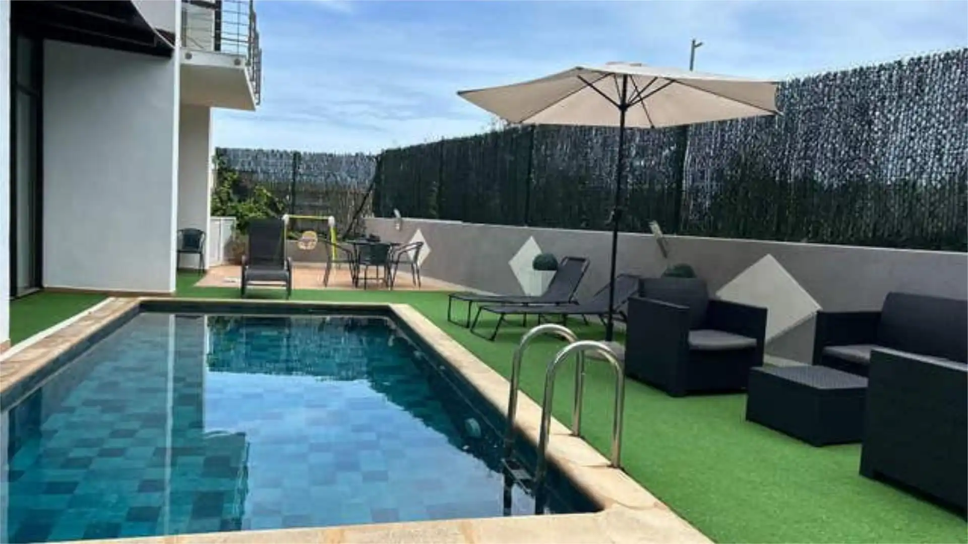 Einfamilien-Reihenhaus zum Verkauf in El Balcó - Jaume I Schwimmbecken von Einfamilien-Reihenhaus zum Verkauf in Oropesa del Mar / Orpesa mit Privatgarten, Terrasse und Abstellraum