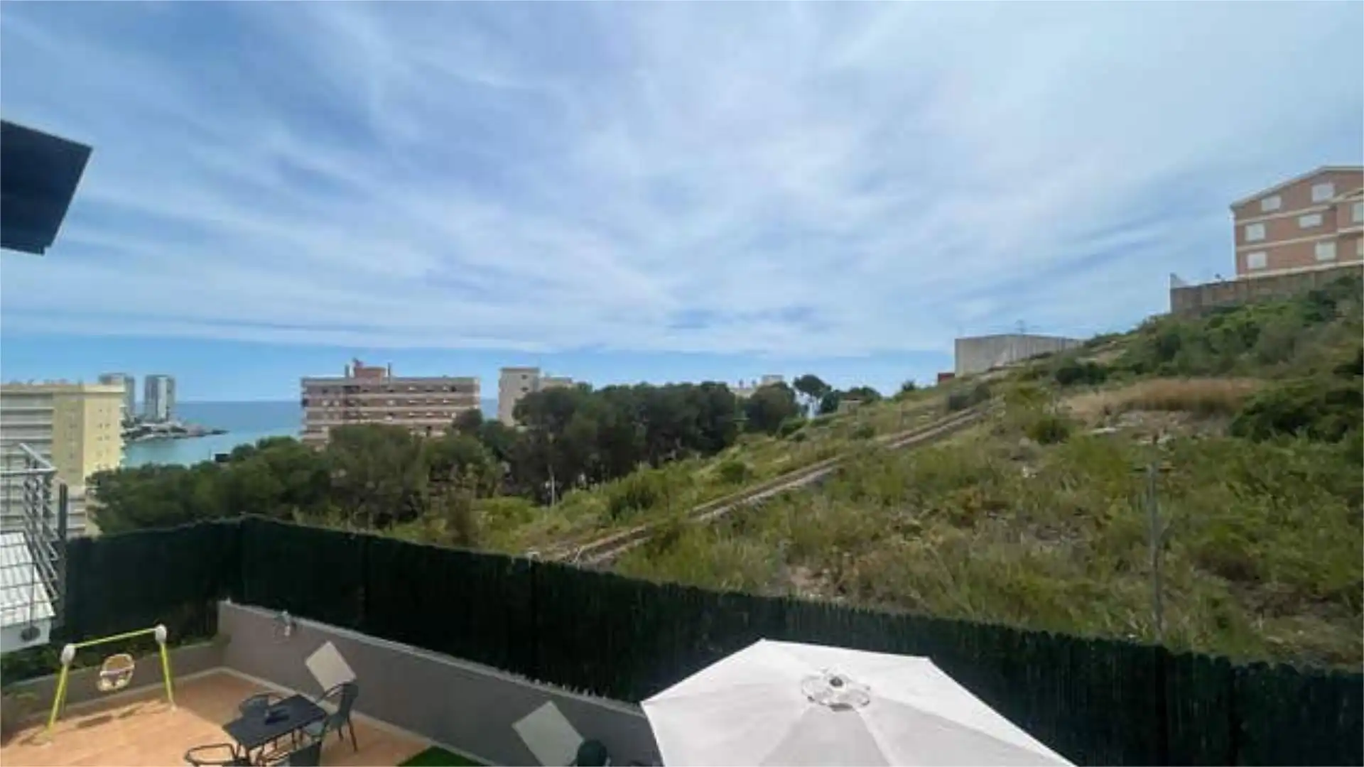 Einfamilien-Reihenhaus zum Verkauf in El Balcó - Jaume I Außenansicht von Einfamilien-Reihenhaus zum Verkauf in Oropesa del Mar / Orpesa mit Privatgarten, Terrasse und Abstellraum