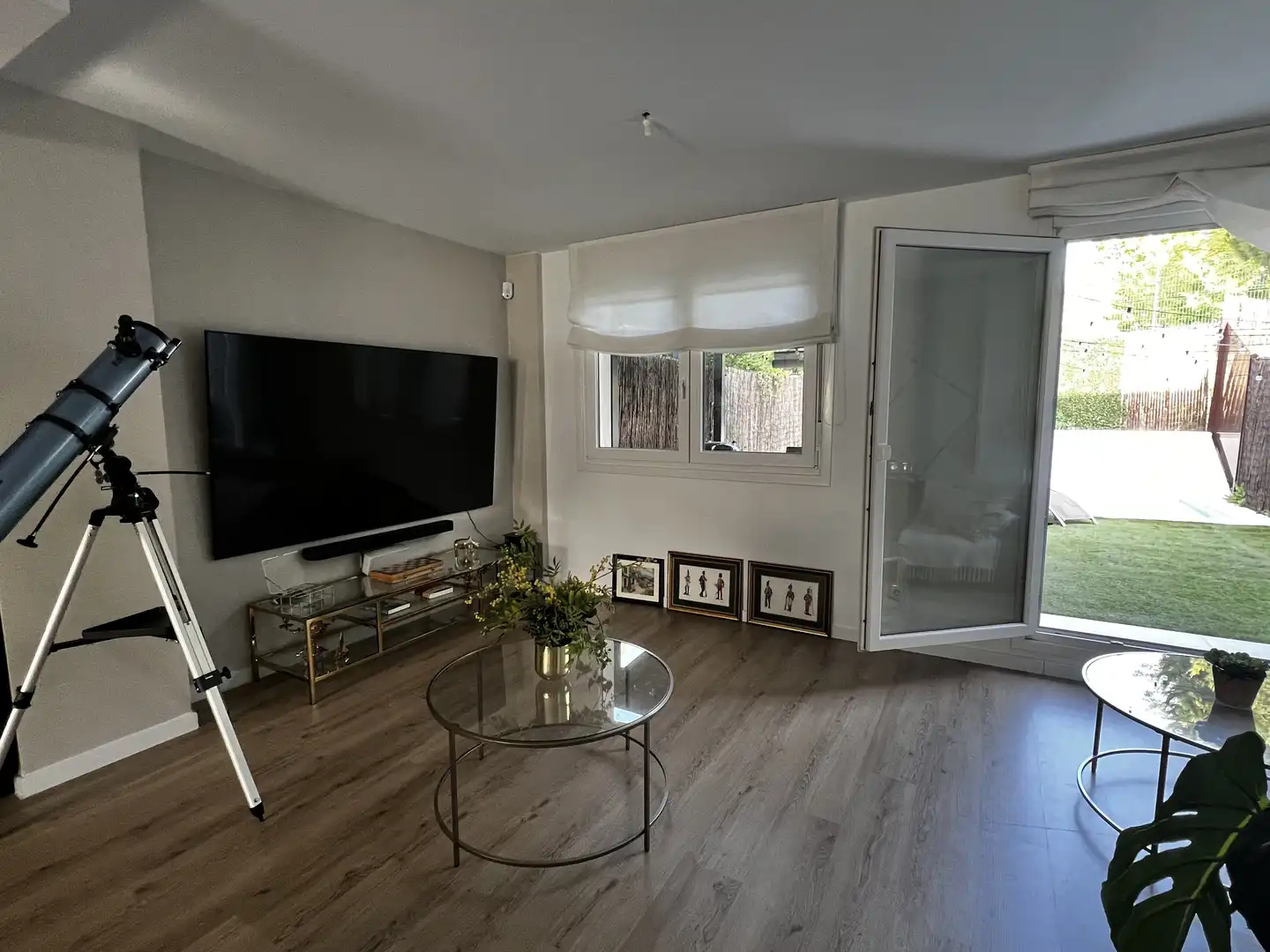 Casa adosada de alquiler en Calle de Valdeamor, 27, Algete Centro Sala de estar de Casa adosada de alquiler en Algete con Aire acondicionado, Calefacción y Jardín privado