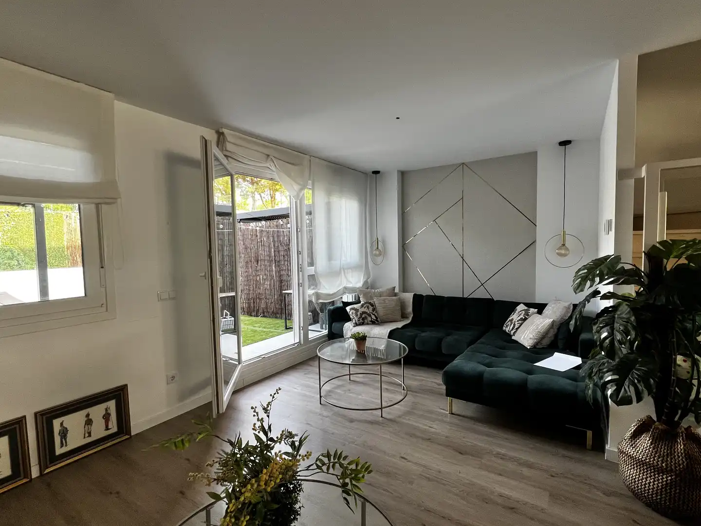 Casa adosada de alquiler en Calle de Valdeamor, 27, Algete Centro Sala de estar de Casa adosada de alquiler en Algete con Aire acondicionado, Calefacción y Jardín privado