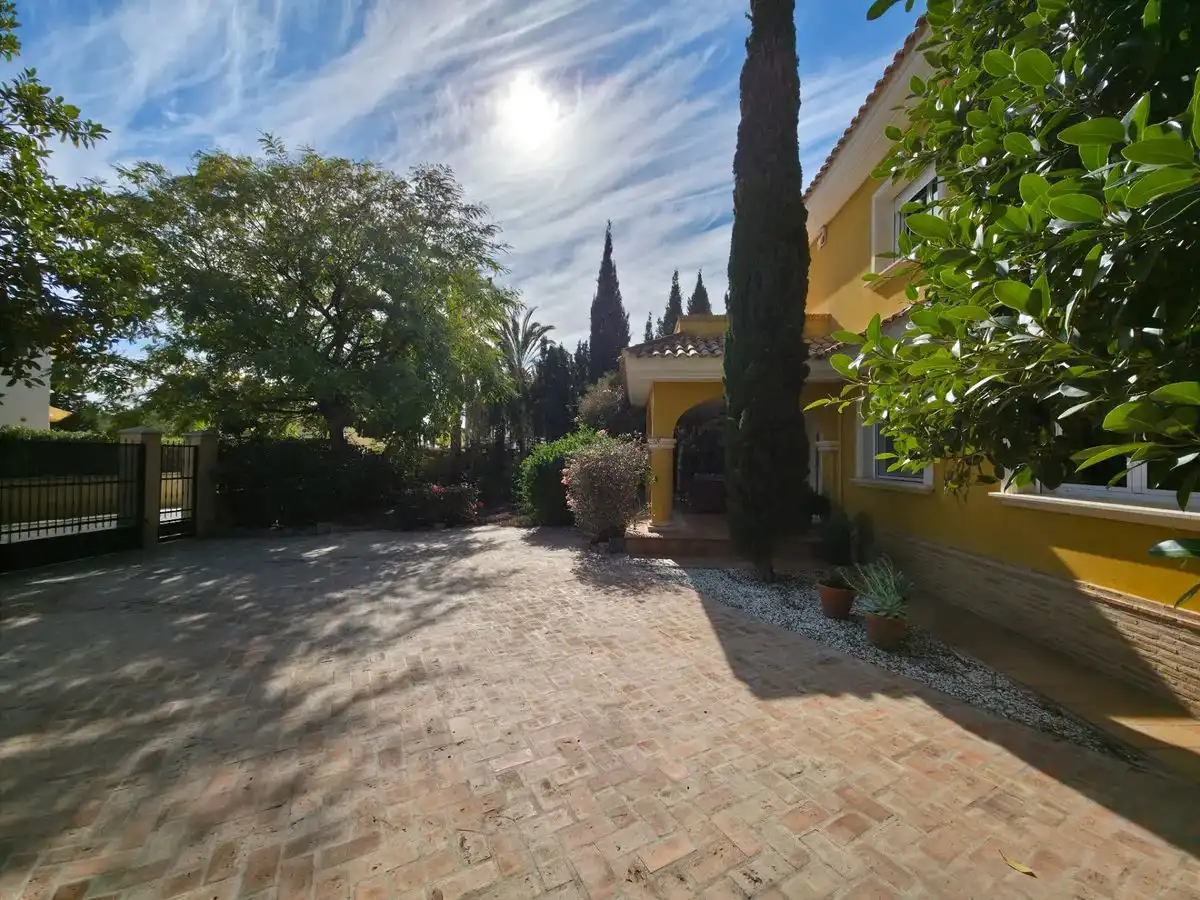 Casa o xalet en venda a Carrer del Vespre, 6, Bonalba - Cotoveta Vista exterior de Casa o xalet en venda en Mutxamel amb Aire condicionat, Terrassa i Piscina