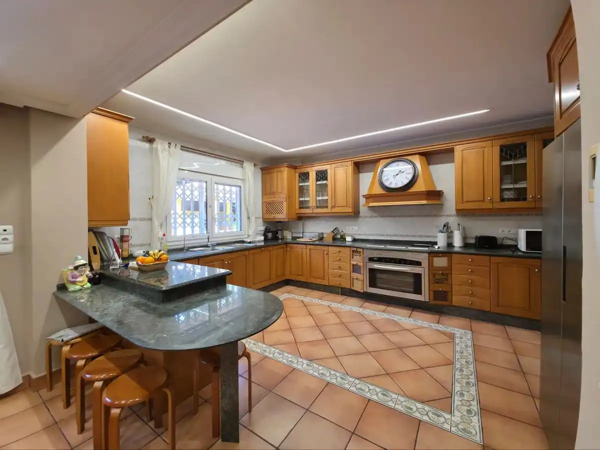 Casa o xalet en venda a Carrer del Vespre, 6, Bonalba - Cotoveta Cuina de Casa o xalet en venda en Mutxamel amb Aire condicionat, Terrassa i Piscina