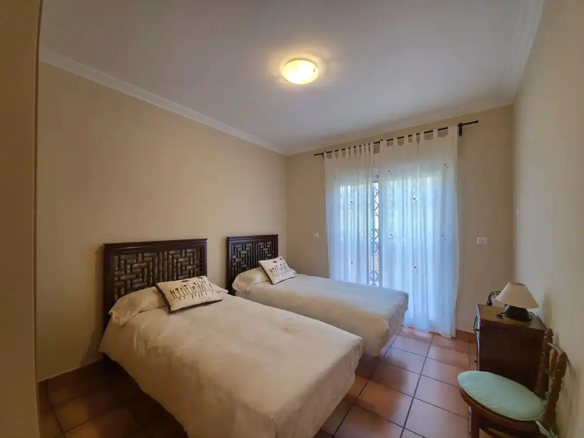 Casa o xalet en venda a Carrer del Vespre, 6, Bonalba - Cotoveta Dormitori de Casa o xalet en venda en Mutxamel amb Aire condicionat, Terrassa i Piscina