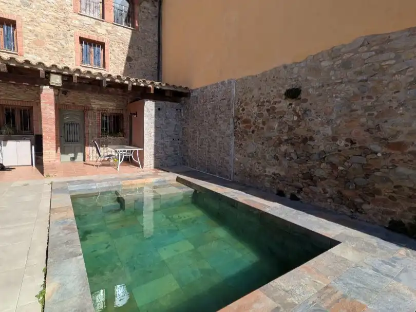 Casa adosada en venta en Carrer Major, 248, Bescanó Piscina de Casa adosada en venta en Bescanó con Calefacción, Jardín privado y Terraza