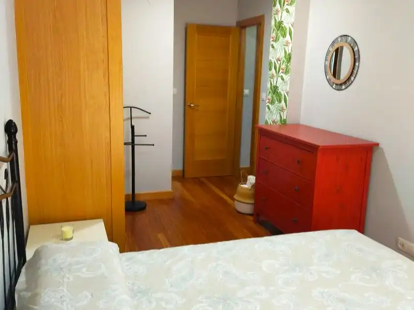 Habitación de Apartamento de alquiler en Sarria con Calefacción, Parquet y Trastero