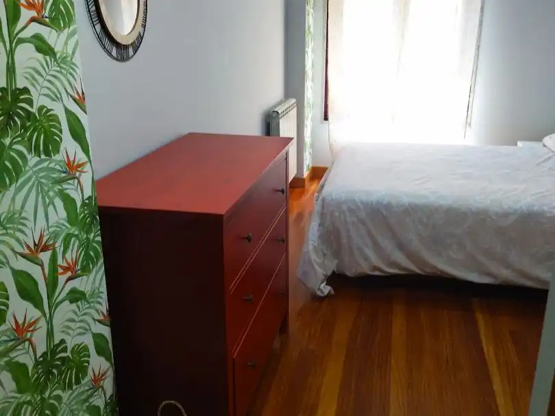 Habitación de Apartamento de alquiler en Sarria con Calefacción, Parquet y Trastero