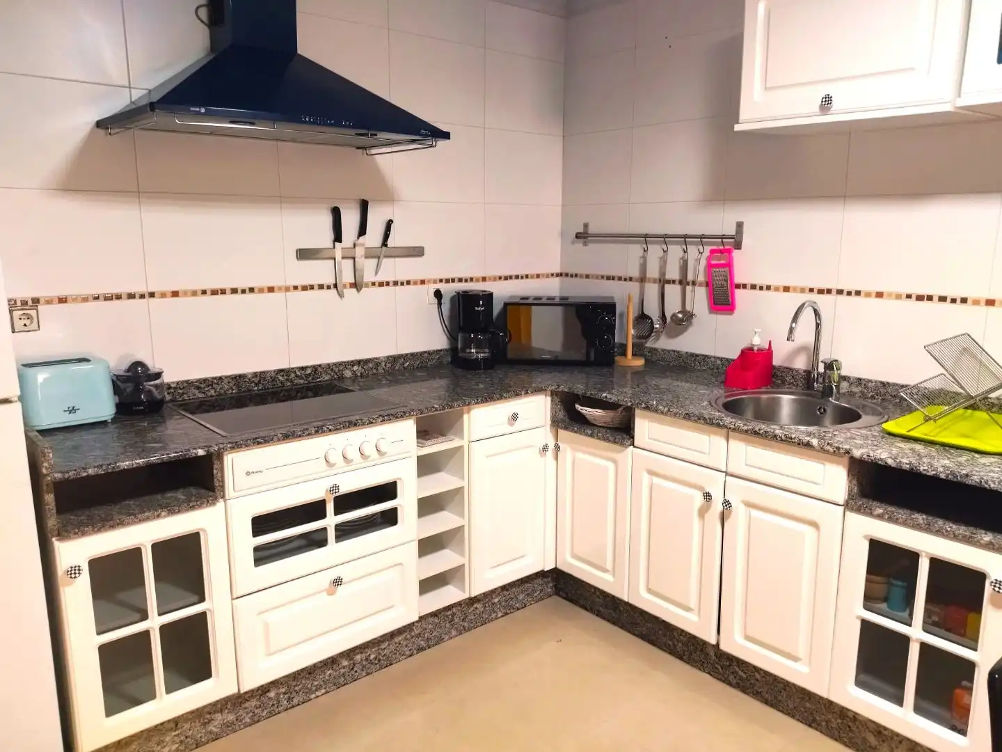 Cocina de Apartamento de alquiler en Sarria con Calefacción, Parquet y Trastero