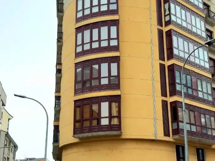 Vista exterior de Apartamento de alquiler en Sarria con Calefacción, Parquet y Trastero