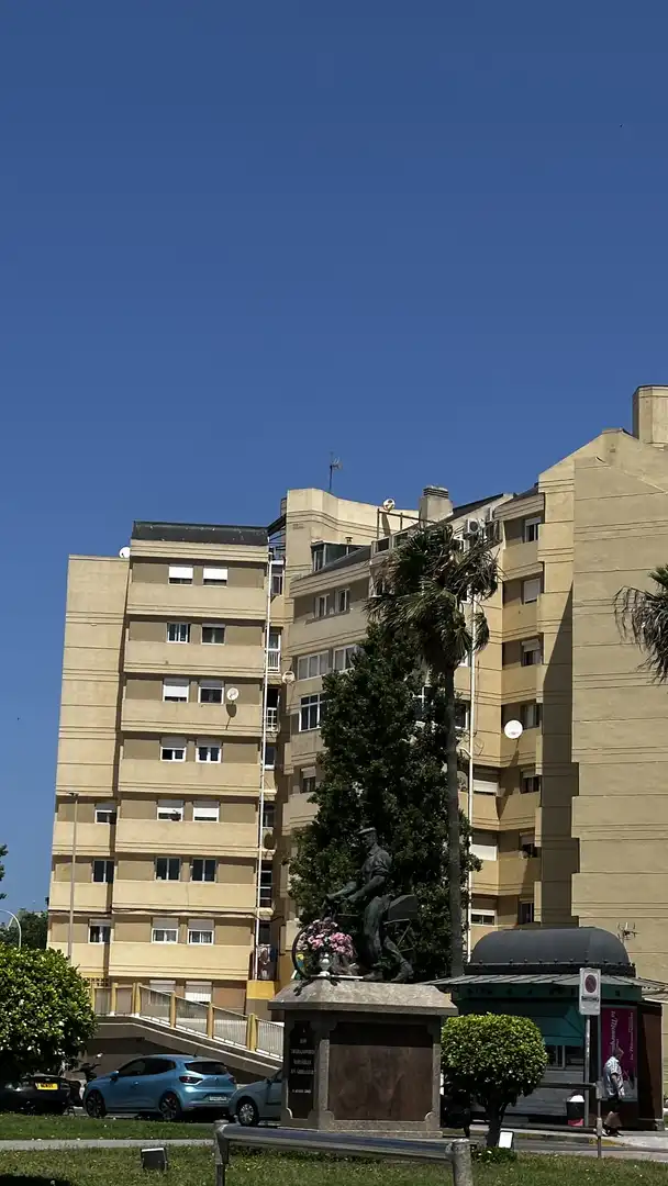 Habitació a Avenida de Europa, 74, Centro- San Felipe - Huerta Fava Vista exterior de Pis per a compartir en La Línea de la Concepción amb Moblat