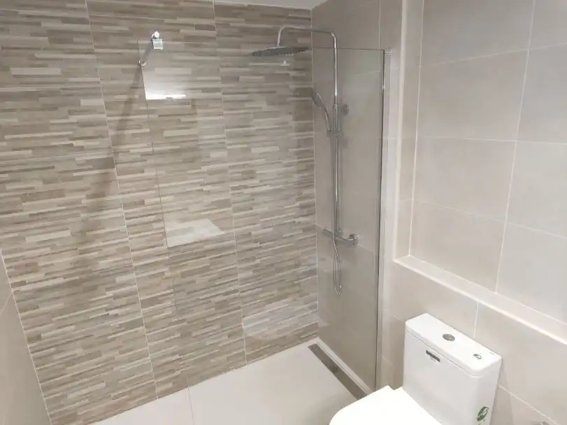 Flat for rent in Plaza Constitución, 1, Ensanche - Fuenfresca Bathroom of Flat for rent in Teruel with Heating and Furnished