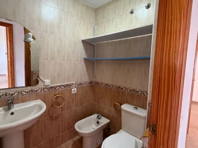 Bany de Pis en venda en Roquetas de Mar amb Aire condicionat, Piscina i Aparcament comunitari