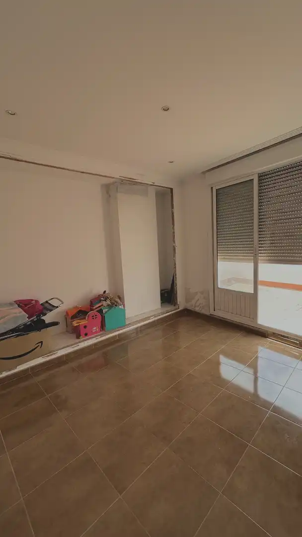 Piso en venta en Avenida de Cádiz, 87, Los Palacios y Villafranca Habitación de Piso en venta en Los Palacios y Villafranca con Aire acondicionado, Terraza y Amueblado
