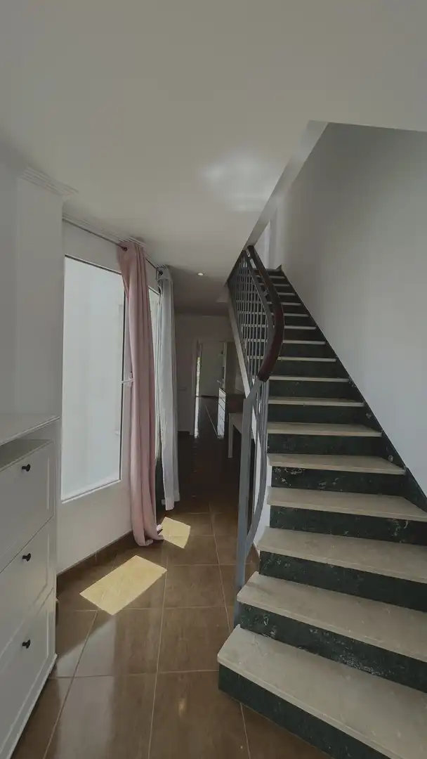 Piso en venta en Avenida de Cádiz, 87, Los Palacios y Villafranca Piso en venta en Los Palacios y Villafranca con Aire acondicionado, Terraza y Amueblado