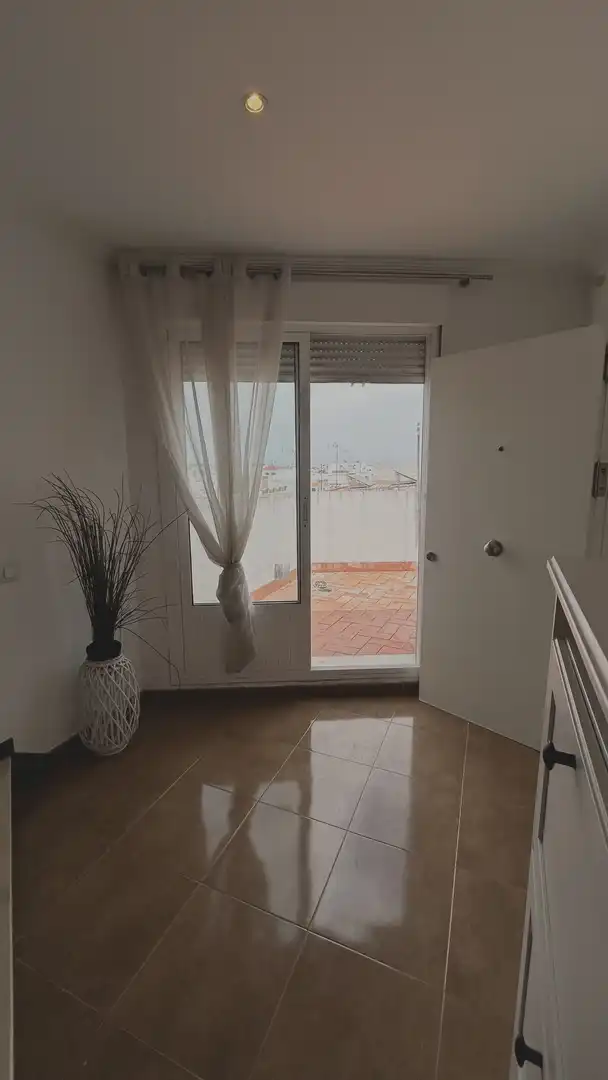 Piso en venta en Avenida de Cádiz, 87, Los Palacios y Villafranca Habitación de Piso en venta en Los Palacios y Villafranca con Aire acondicionado, Terraza y Amueblado