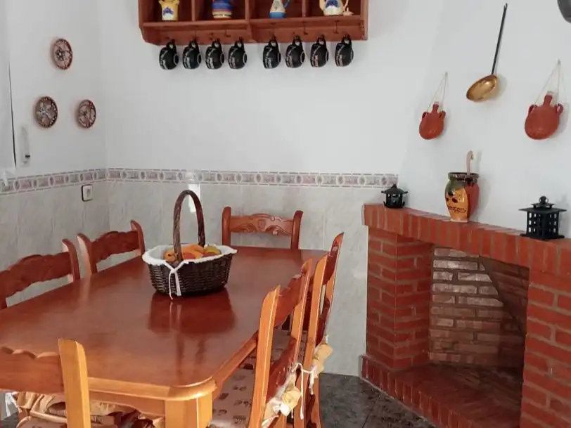 Küche von Einfamilien-Reihenhaus zum Verkauf in Zarza la Mayor mit Terrasse, Abstellraum und Möbliert