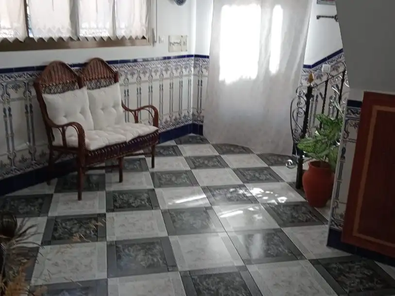 Einfamilien-Reihenhaus zum Verkauf in Zarza la Mayor mit Terrasse, Abstellraum und Möbliert