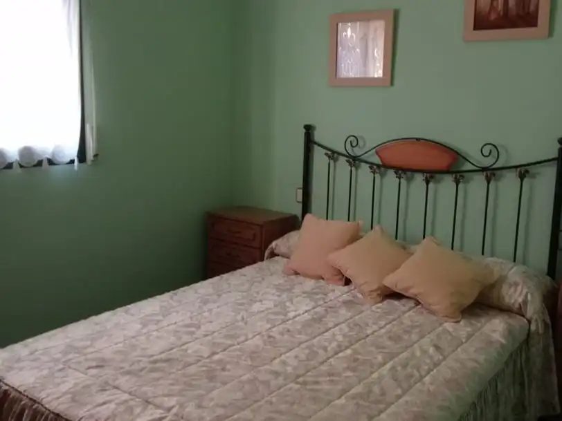 Schlafzimmer von Einfamilien-Reihenhaus zum Verkauf in Zarza la Mayor mit Terrasse, Abstellraum und Möbliert