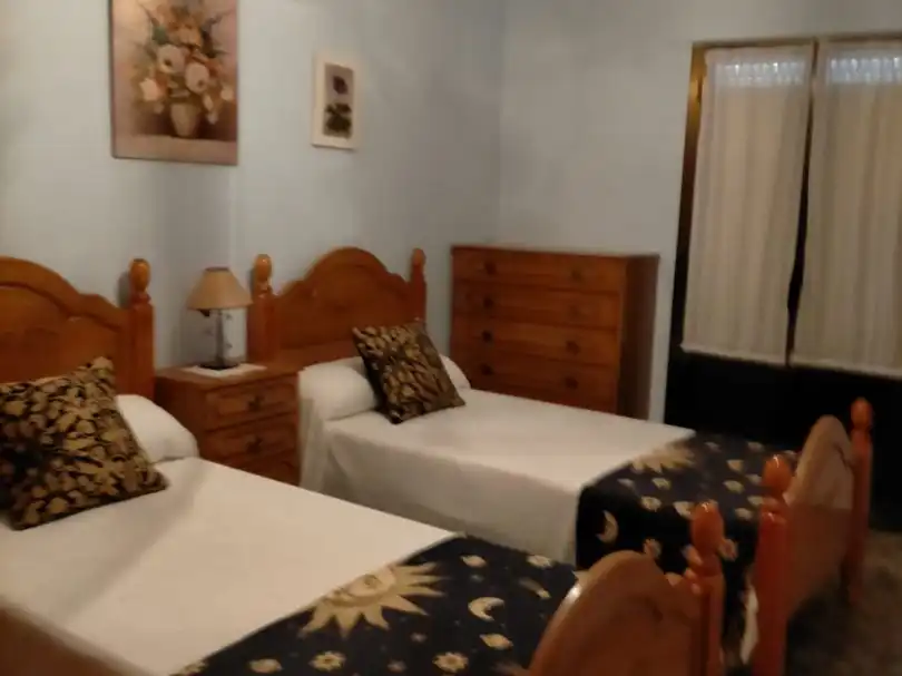 Schlafzimmer von Einfamilien-Reihenhaus zum Verkauf in Zarza la Mayor mit Terrasse, Abstellraum und Möbliert