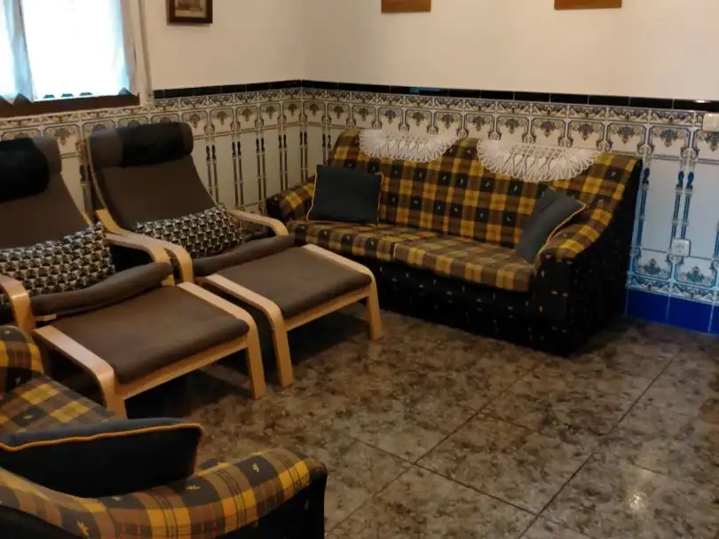 Wohnzimmer von Einfamilien-Reihenhaus zum Verkauf in Zarza la Mayor mit Terrasse, Abstellraum und Möbliert