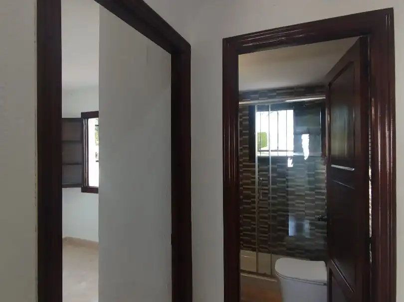 Baño de Piso en venta en San Miguel de Salinas con Aire acondicionado, Terraza y Piscina