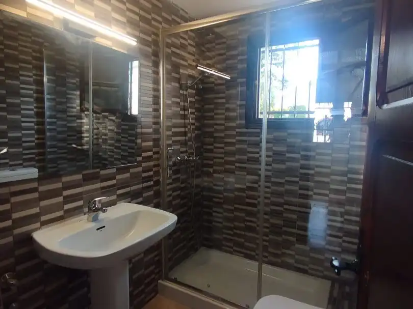 Baño de Piso en venta en San Miguel de Salinas con Aire acondicionado, Terraza y Piscina