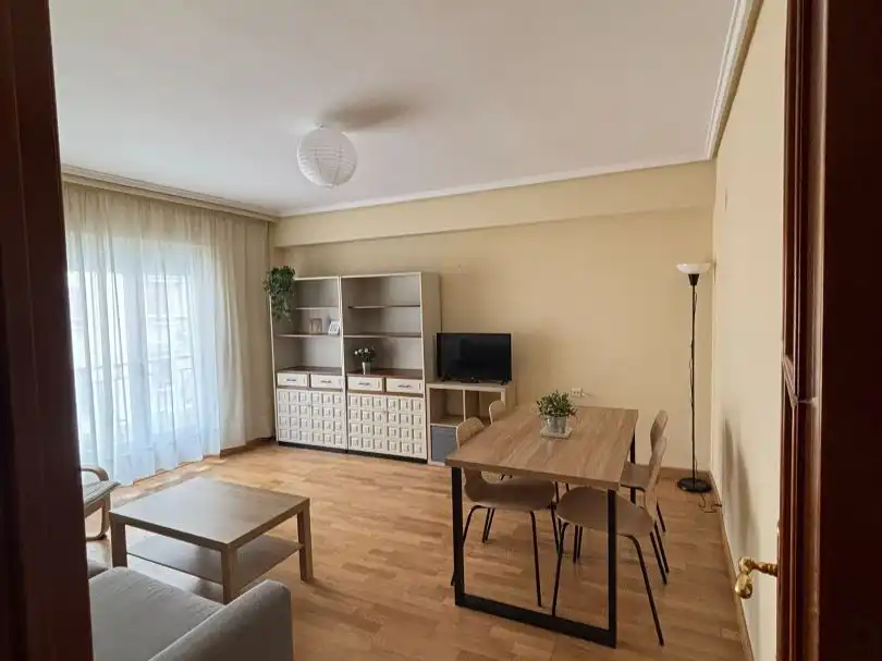Flat for rent in Calle Juan del Rey, 5, Barrio del Centro Living room of Flat for rent in Salamanca with Heating, Furnished and Balcony