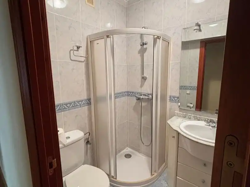 Flat for rent in Calle Juan del Rey, 5, Barrio del Centro Bathroom of Flat for rent in Salamanca with Heating, Furnished and Balcony