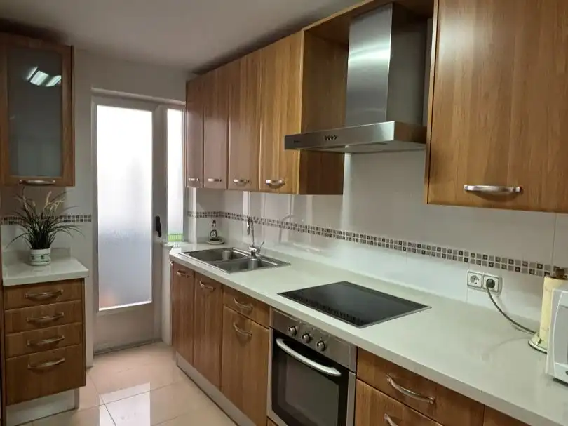 Flat for rent in Calle Juan del Rey, 5, Barrio del Centro Kitchen of Flat for rent in Salamanca with Heating, Furnished and Balcony