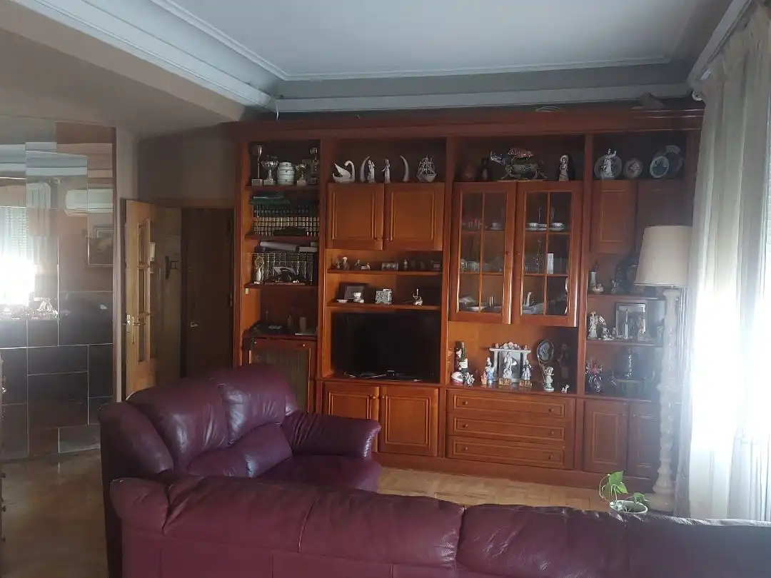 Piso en venta en Calle de Pamplona, 4, Bellas Vistas Sala de estar de Piso en venta en Madrid Capital con Aire acondicionado, Terraza y Balcón