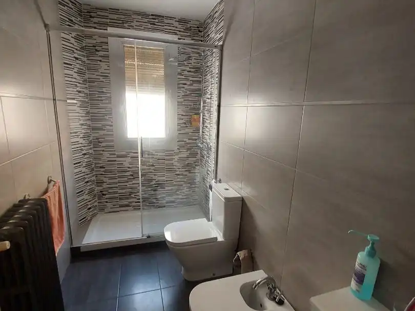 Piso en venta en Calle de Pamplona, 4, Bellas Vistas Baño de Piso en venta en Madrid Capital con Aire acondicionado, Terraza y Balcón