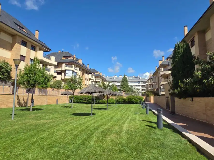 Wohnung zum Verkauf in Calle Mariano Barbacid, 6, Viñas Viejas Außenansicht von Wohnung zum Verkauf in Boadilla del Monte mit Klimaanlage, Heizung und Privatgarten