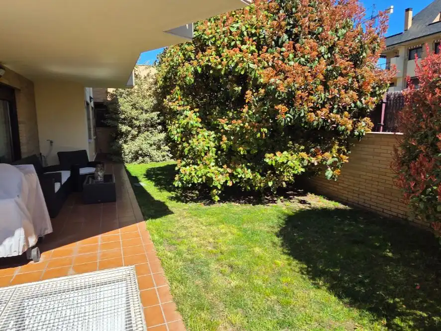 Wohnung zum Verkauf in Calle Mariano Barbacid, 6, Viñas Viejas Garten von Wohnung zum Verkauf in Boadilla del Monte mit Klimaanlage, Heizung und Privatgarten