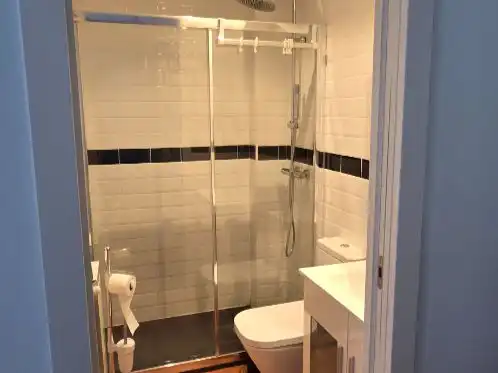 Wohnung zum Verkauf in Calle Mariano Barbacid, 6, Viñas Viejas Badezimmer von Wohnung zum Verkauf in Boadilla del Monte mit Klimaanlage, Heizung und Privatgarten
