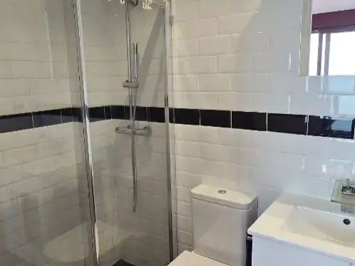 Wohnung zum Verkauf in Calle Mariano Barbacid, 6, Viñas Viejas Badezimmer von Wohnung zum Verkauf in Boadilla del Monte mit Klimaanlage, Heizung und Privatgarten