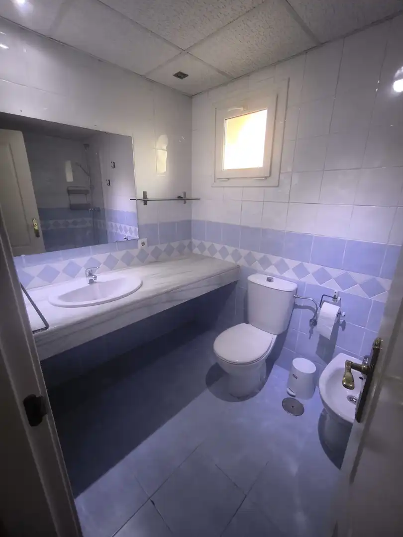 Bathroom of Detached homes for rent in Dos Hermanas  with Air Conditioner, Heating and Parquet flooring