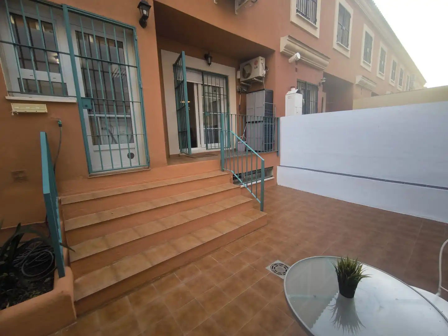 Exterior view of Detached homes for rent in Dos Hermanas  with Air Conditioner, Heating and Parquet flooring