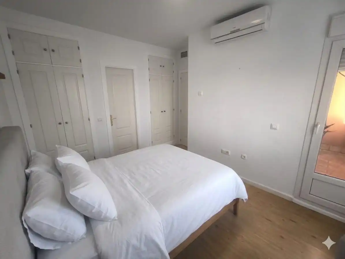 Bedroom of Detached homes for rent in Dos Hermanas  with Air Conditioner, Heating and Parquet flooring